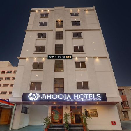 Townhouse Oak Bhooja Hotels Hyderabad Exterior foto
