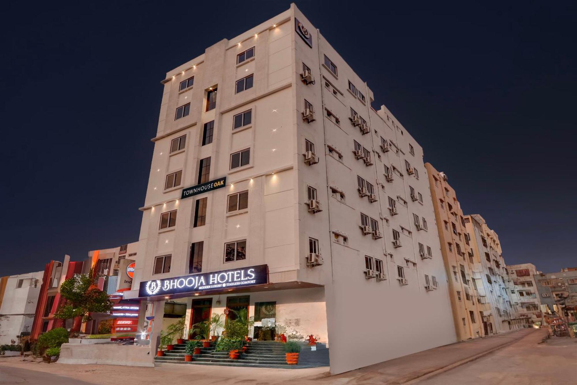 Townhouse Oak Bhooja Hotels Hyderabad Exterior foto