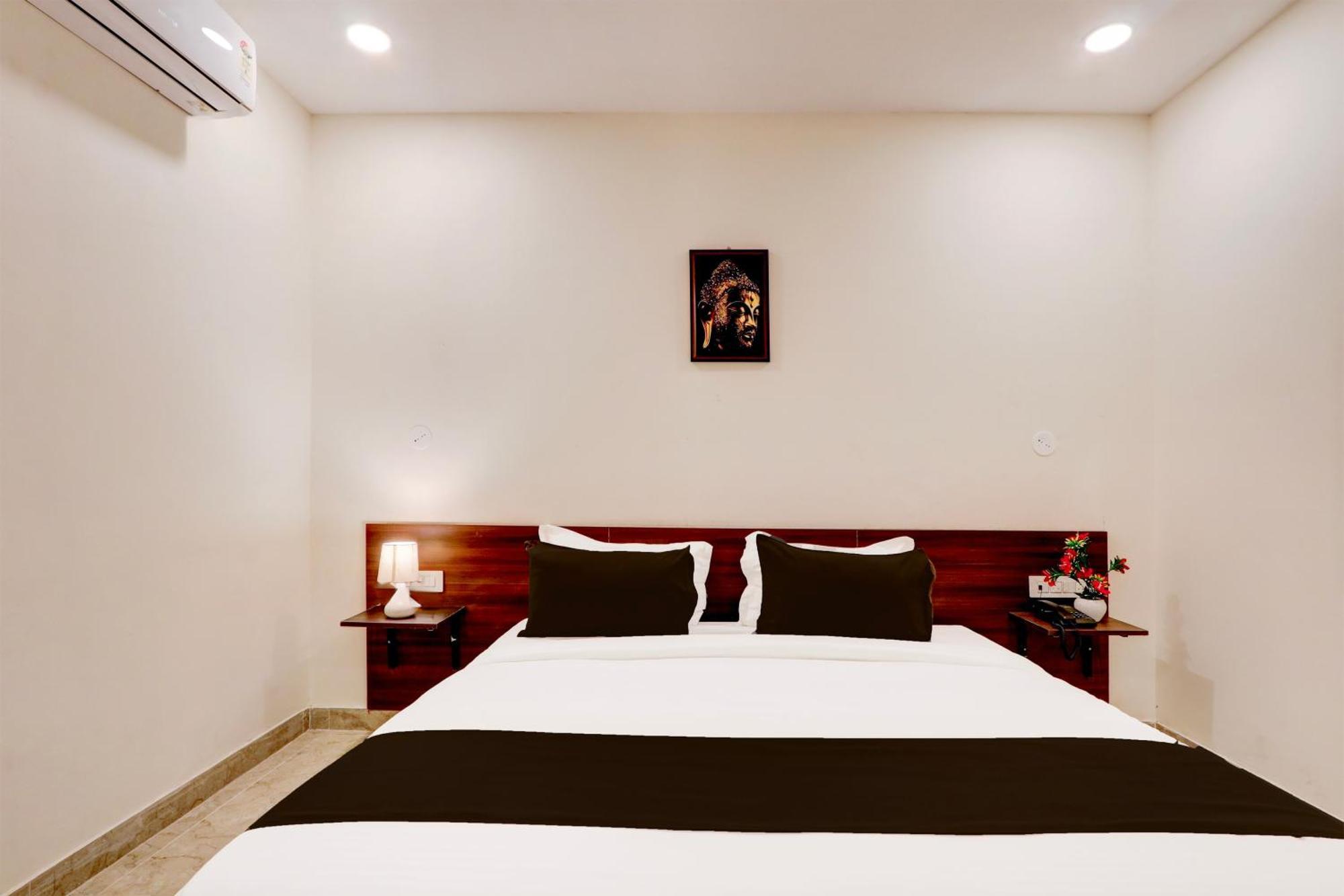 Townhouse Oak Bhooja Hotels Hyderabad Exterior foto