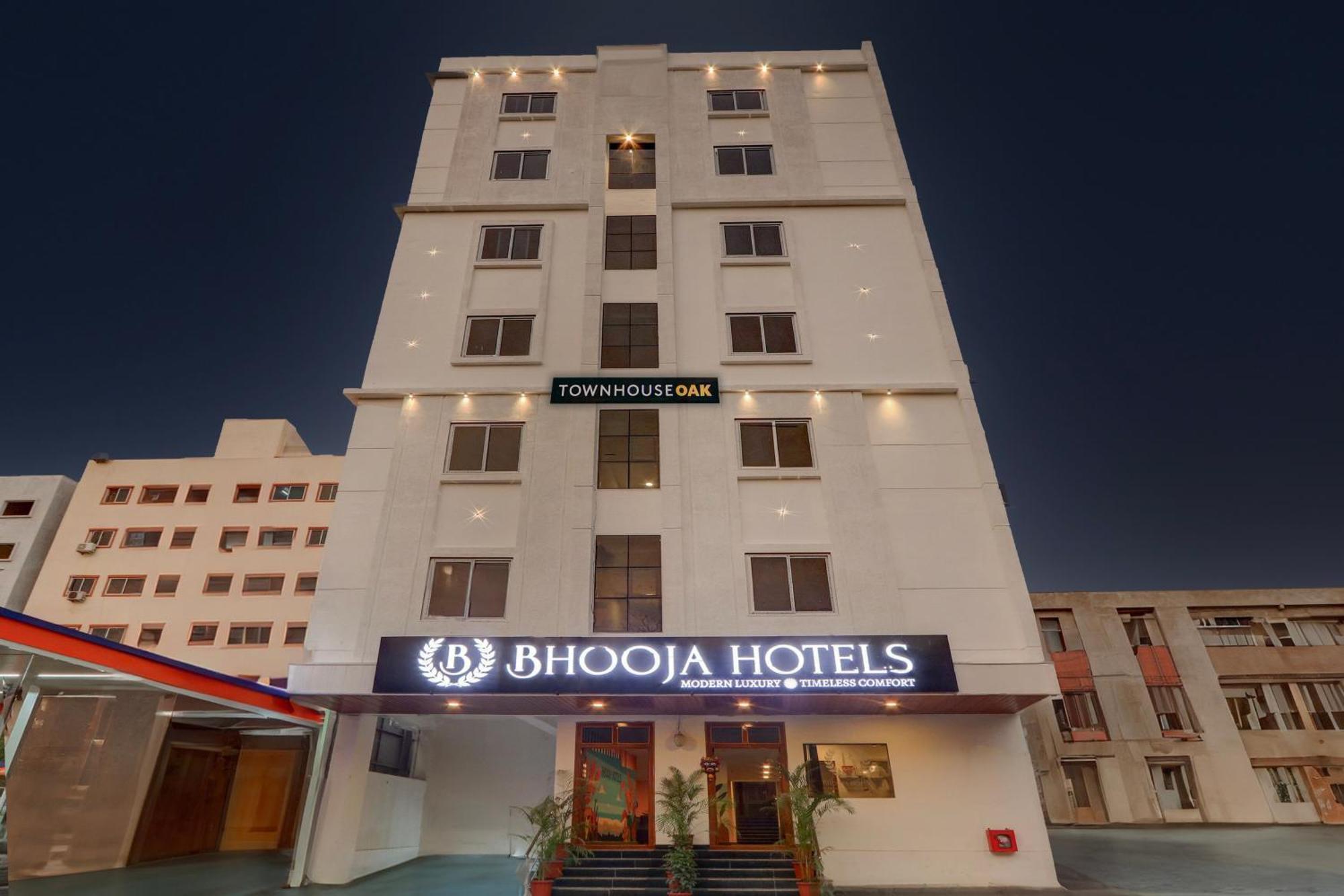 Townhouse Oak Bhooja Hotels Hyderabad Exterior foto